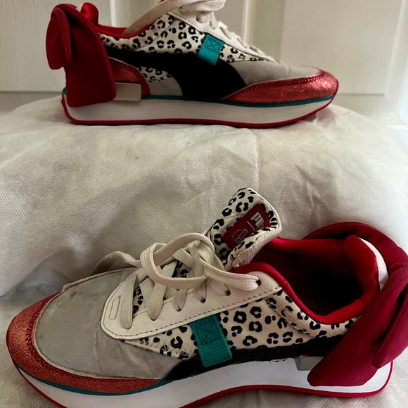 EUC PUMA x L.O.L. SURPRISE! Future Rider Diva Sneakers JR (4C)-$25 for 2 - Picture 2 of 8